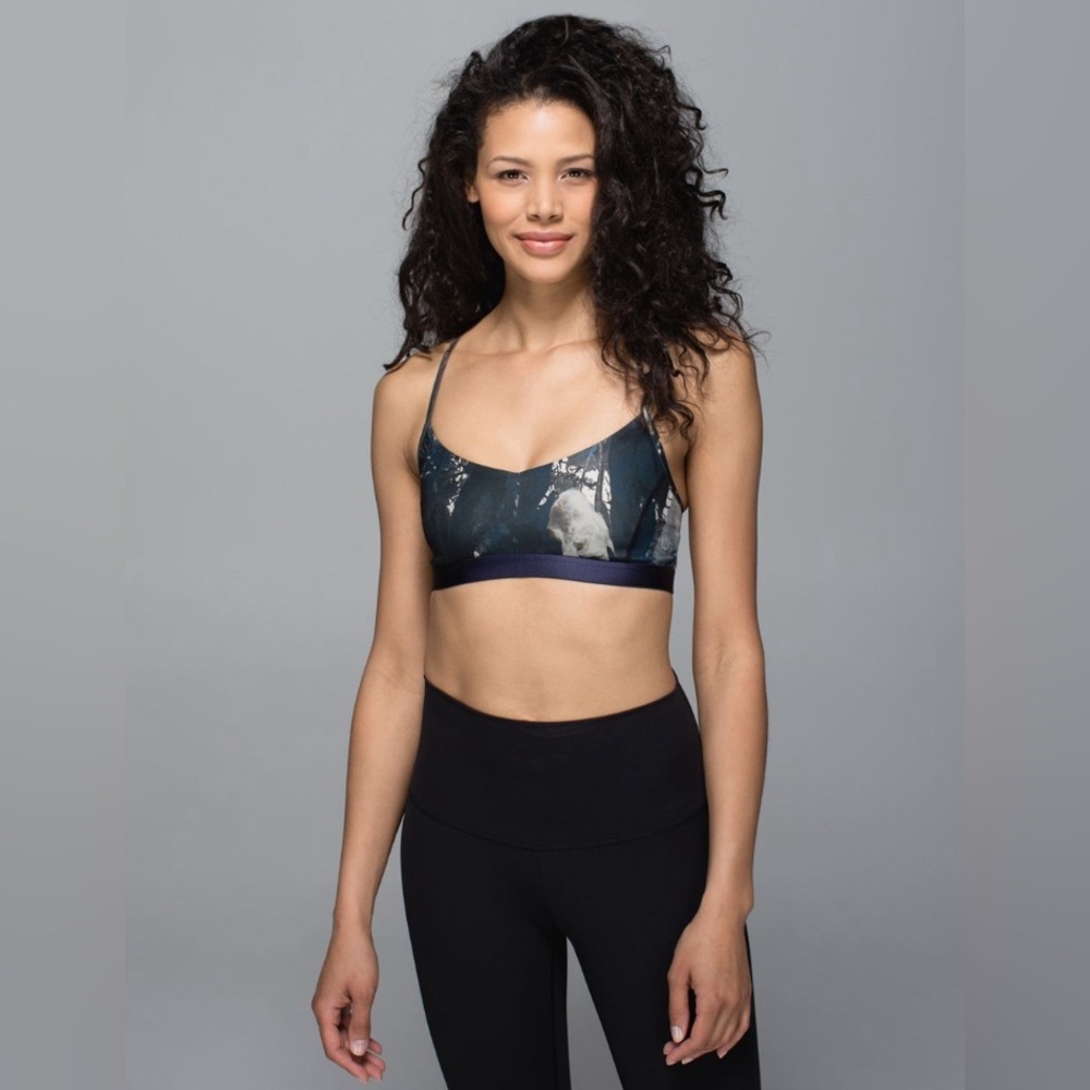 Lululemon Shala Bra
Painted Feathers Cashew Multi / Naval Blue / Peach Fuzz